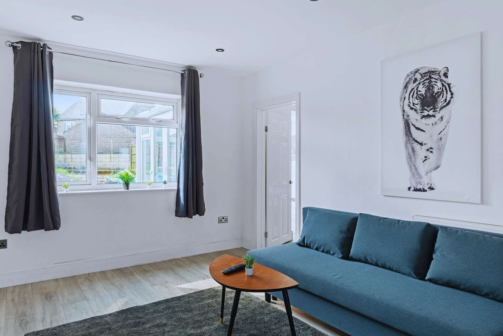 4 Bedrooms - 3 Bathrooms House