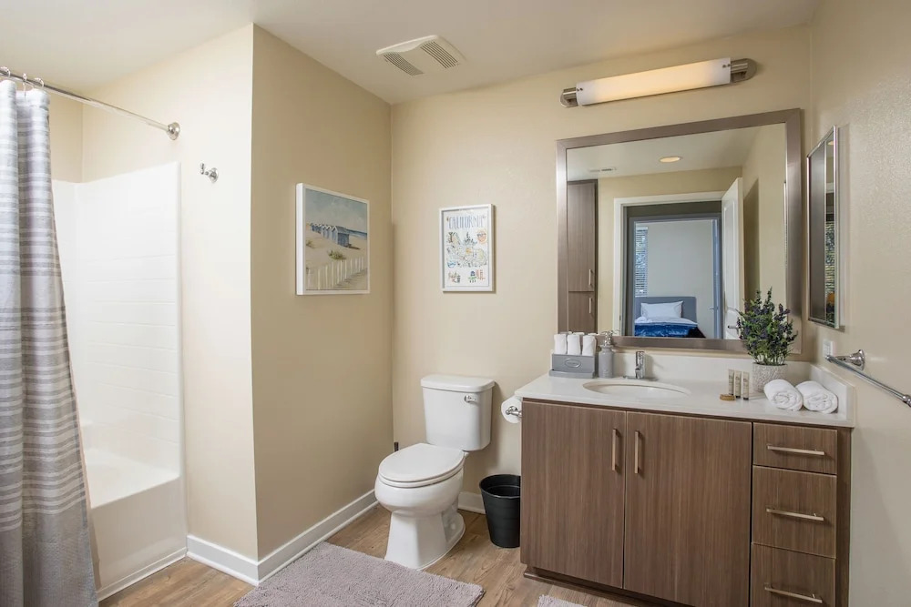 Irvine Deluxe Design Suites by A
