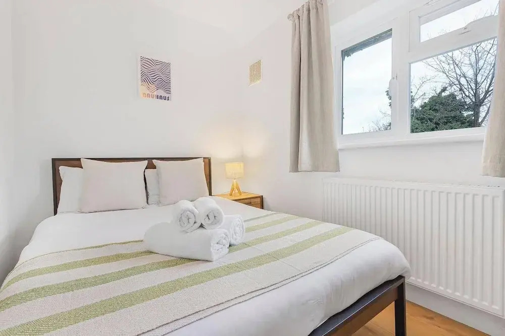 Spacious 3-bed House With car Park Near Heathrow