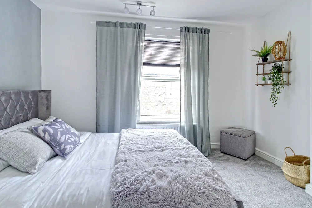 Spring Halls Carlton & Co Apartments Free Parking 2