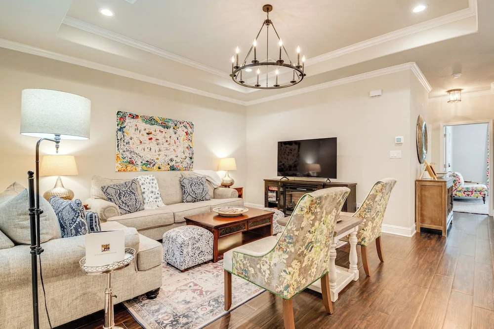 Gorgeous College Station Townhome w/ Patio!