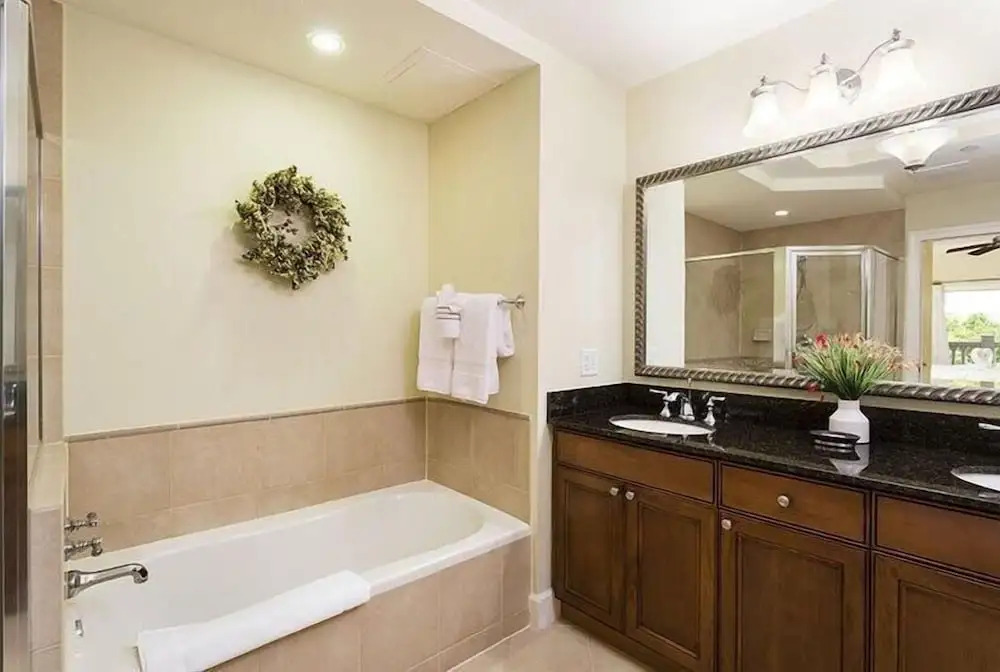 Condo Centre Court Living 3 Bedroom Reunion
