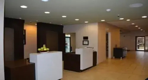丽笙亨茨维尔机场酒店(Radisson Hotel Huntsville Airport)