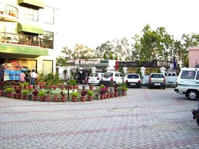 OYO 10072 Hotel Amrit Regency