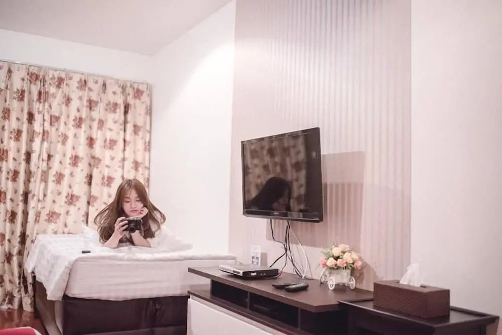 Crystal Box Hotel