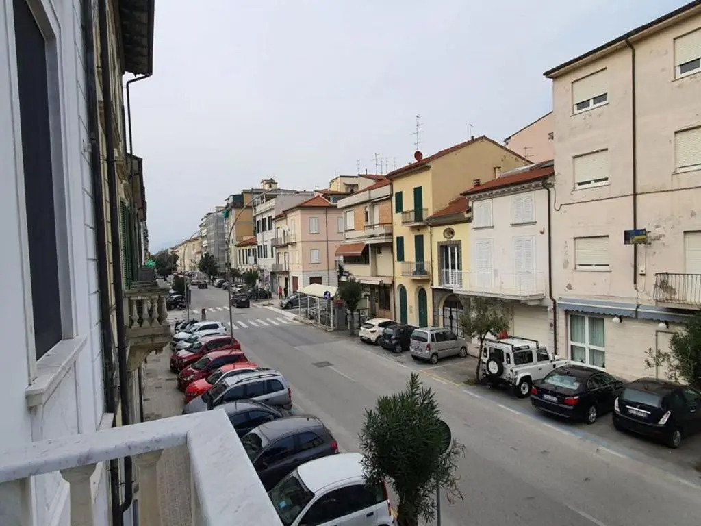 Foscolo 27 a 100 M Dal Mare