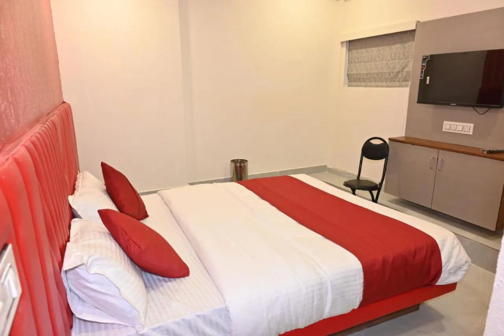 Hotel Avadh Palace, Subhash Bridge, RTO Circle, Ahmedabad