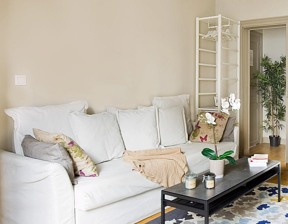 B  823 -  Buttes Chaumont - Spacieux appartement