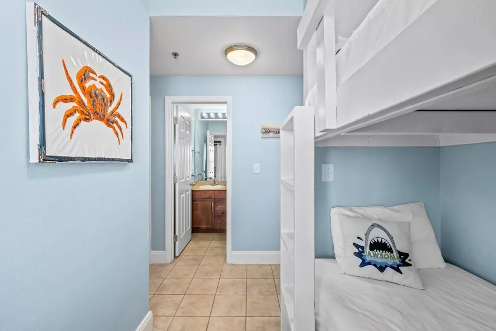 Laketown Wharf 910