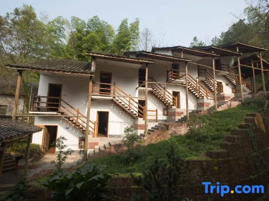 Wolong Riverside Manor