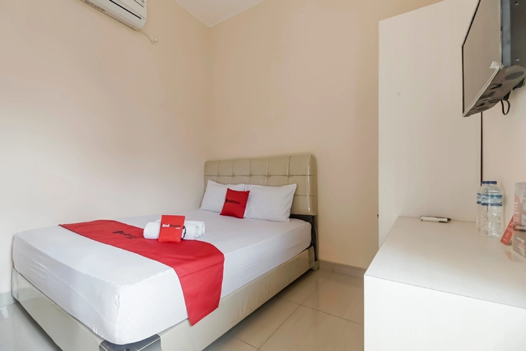 RedDoorz near Sriwijaya University Palembang 2