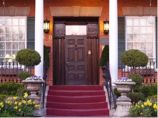 The Woodlawn Inn