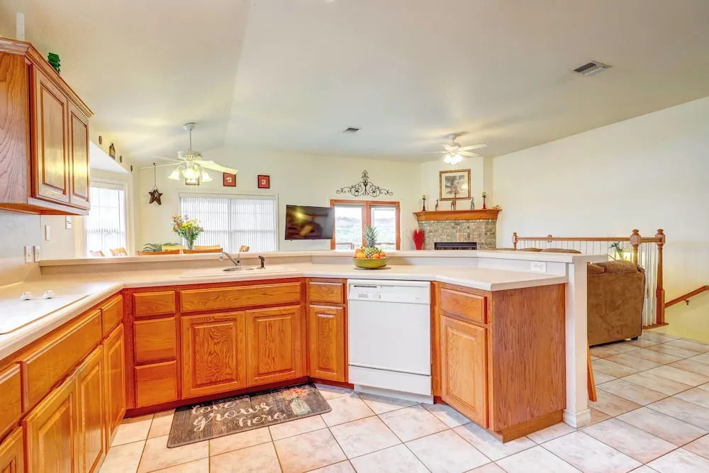Canyon Lake Getaway w/ Fire Pit, Boat Ramp Nearby