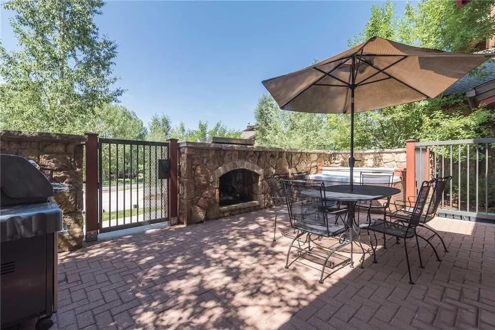 5112 Emerald Lodge, Trappeur's Crossing Apartment 2