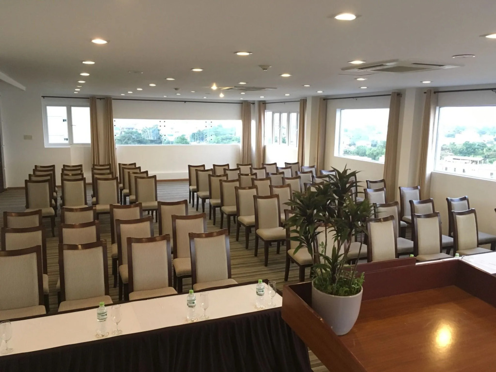 Shine Hue Hotel 2