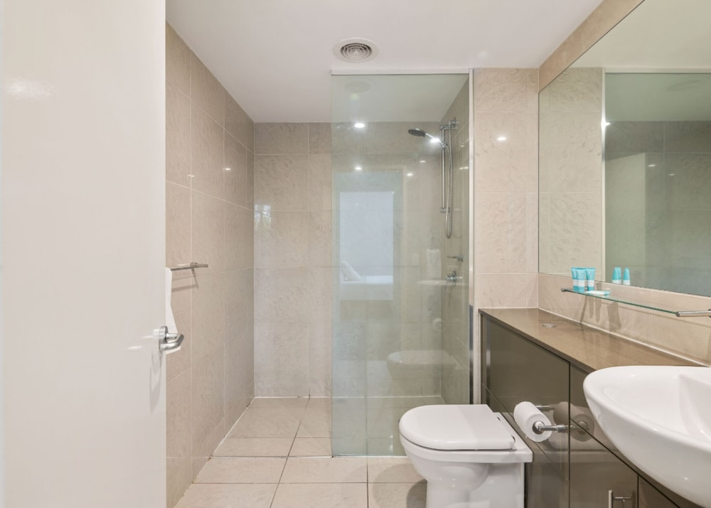 Swell Apartments - by Burleigh Letting