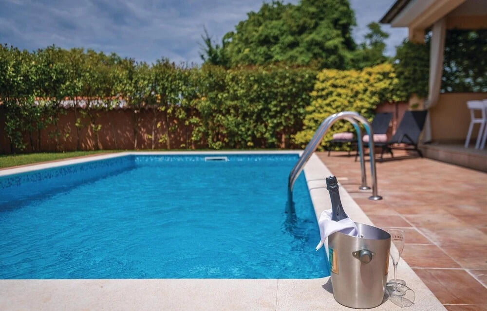 Beautiful Home In Krvavici