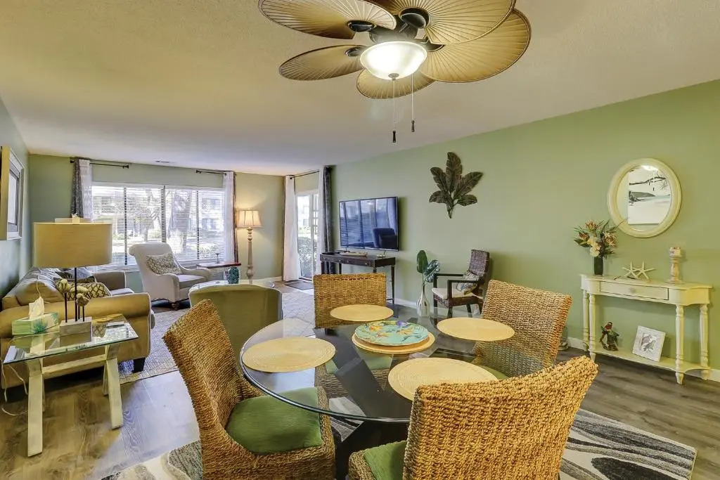 28 Springwood 2 BR Condo Forest Beach