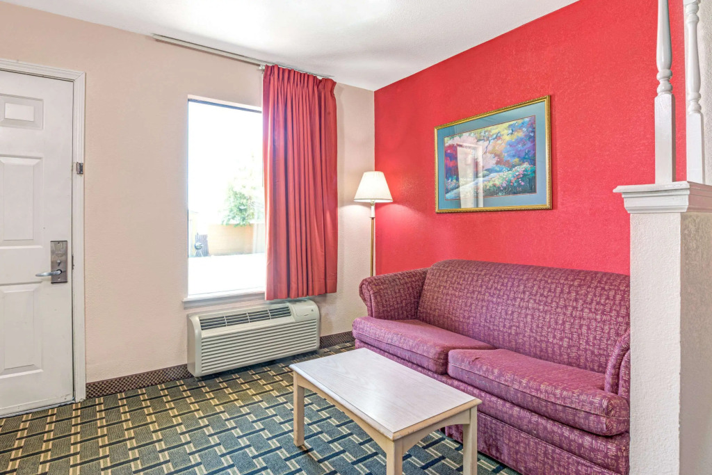 Days Inn & Suites by Wyndham Osceola AR