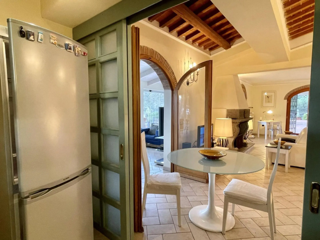 Villa in Posizione Panoramica-Villa Punta Pareti