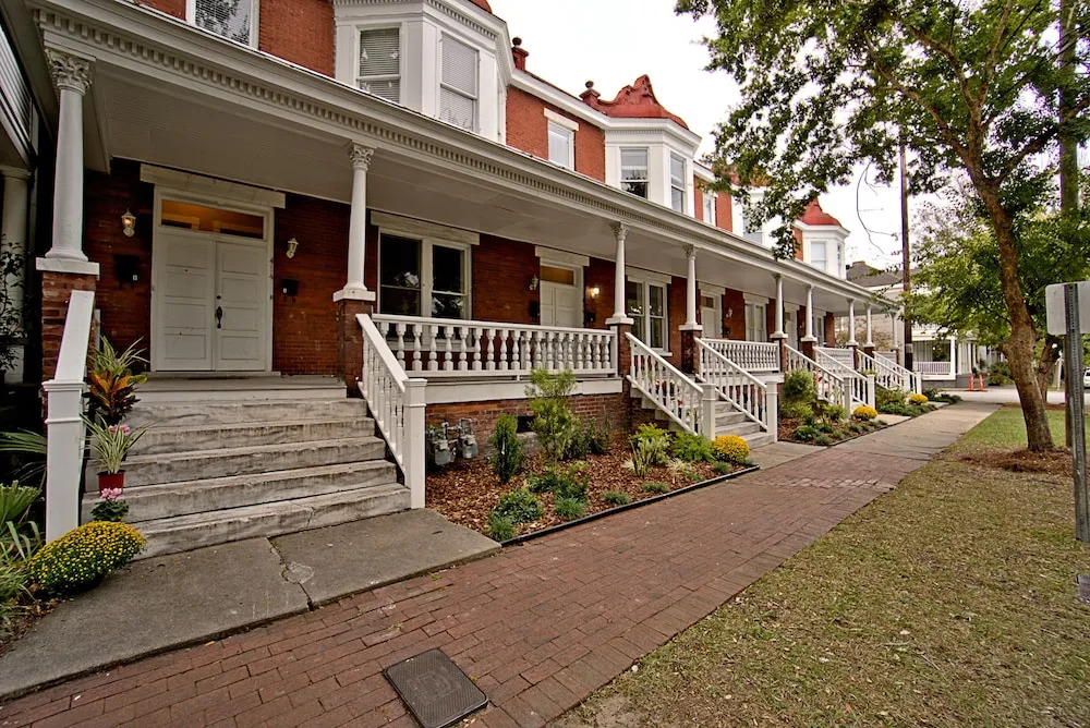Elegant Brick 2 BR in downtown Savannah