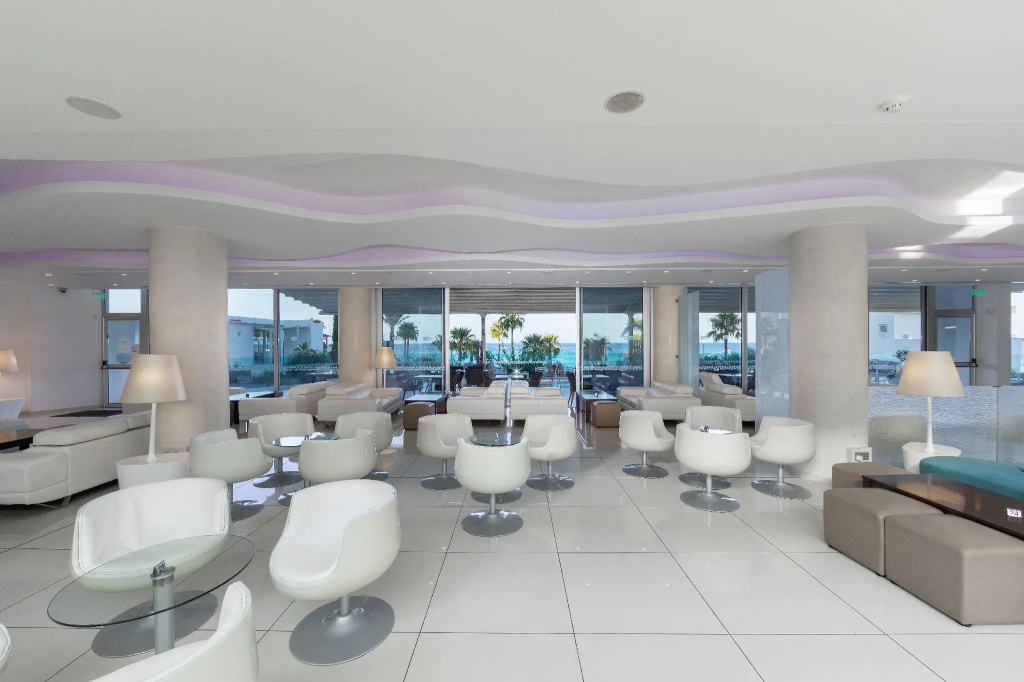 Vrissaki Beach Hotel