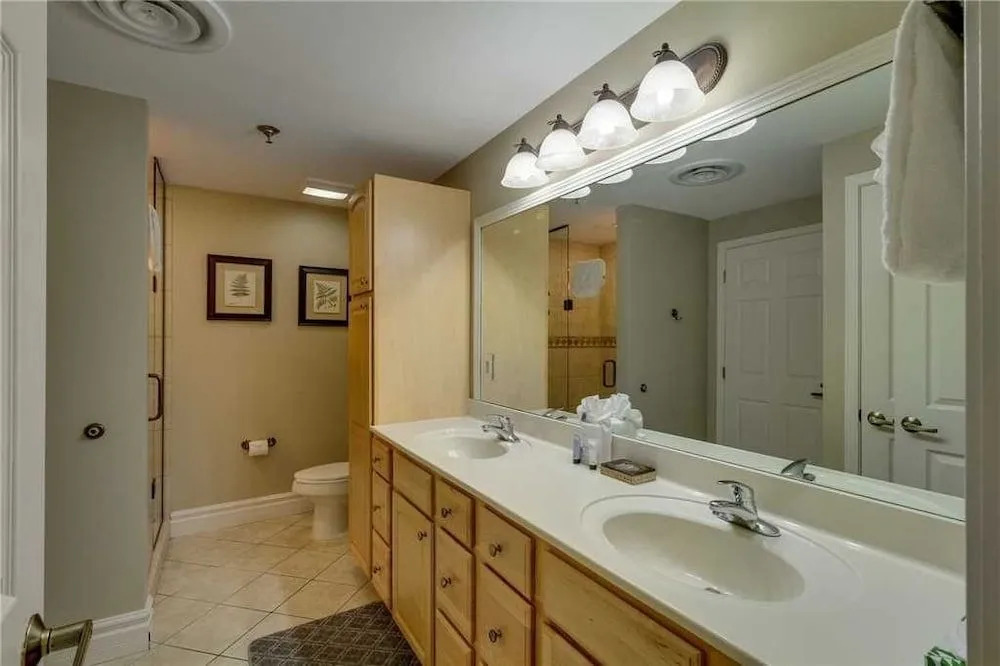 Baskins Creek 414 - 2 Br condo by RedAwning