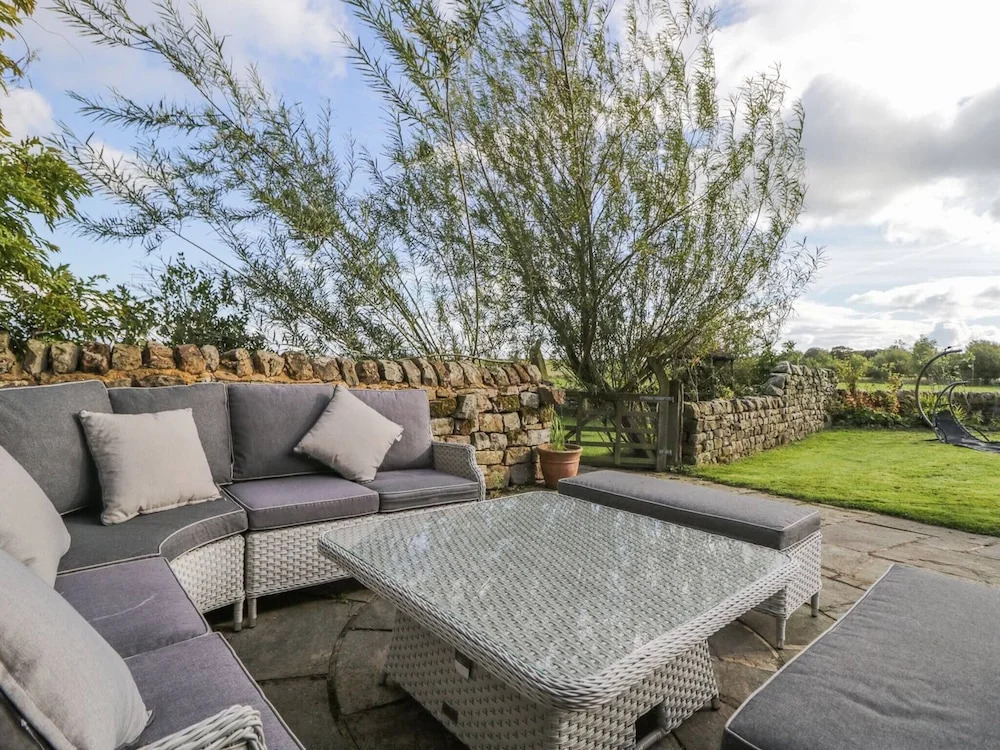 Meagill Farmhouse-hot tub Country