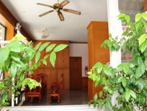 Full Moon Guesthouse