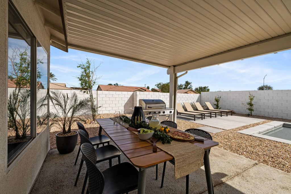 Montego by Avantstay Private Yard w/ Pool & Hot Tub