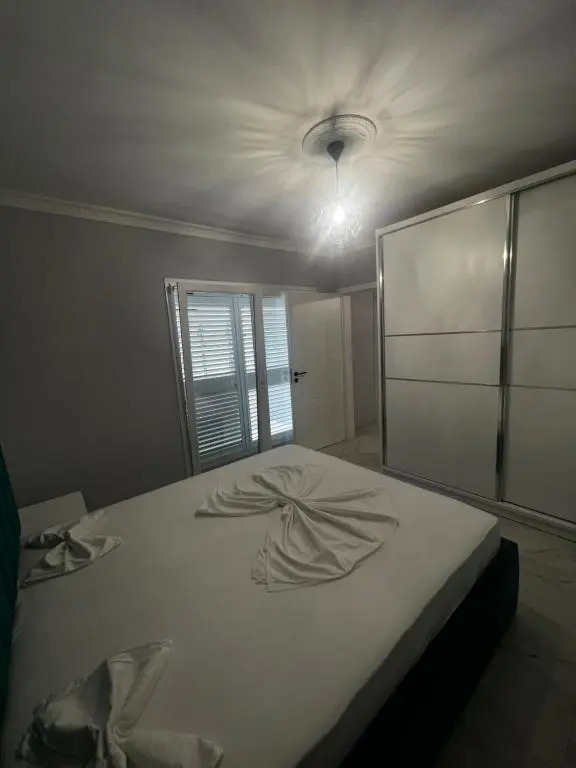 090 Center Apartment