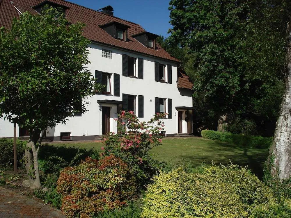 3 Bed House - Sleeps 6 - Parking - Wifi