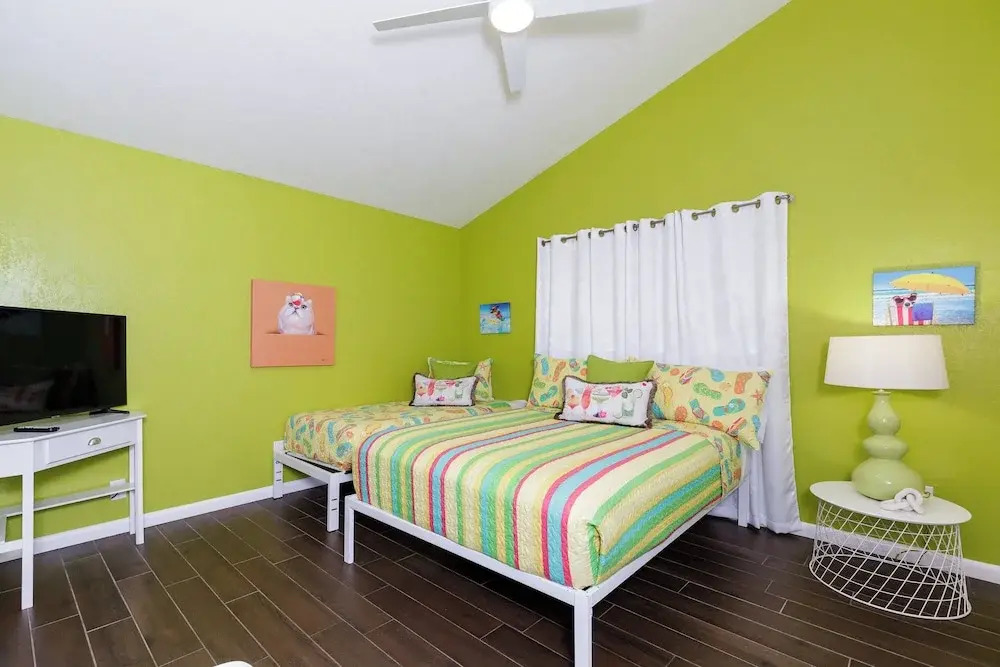 Stylish 3 Bedroom Pool Pets Sleeps 10