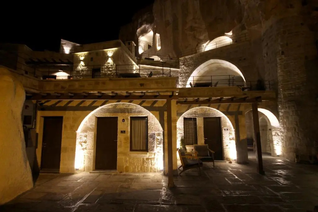 1811 Cave Hotel
