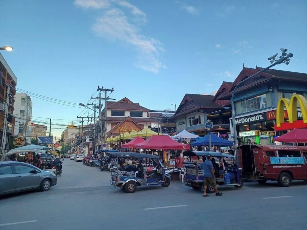 Room-luxury Condo, Chaing Mai Night Baza