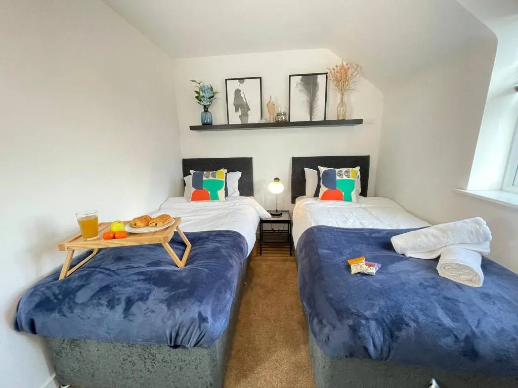 Lovely 2 bedroom apartment with free parking