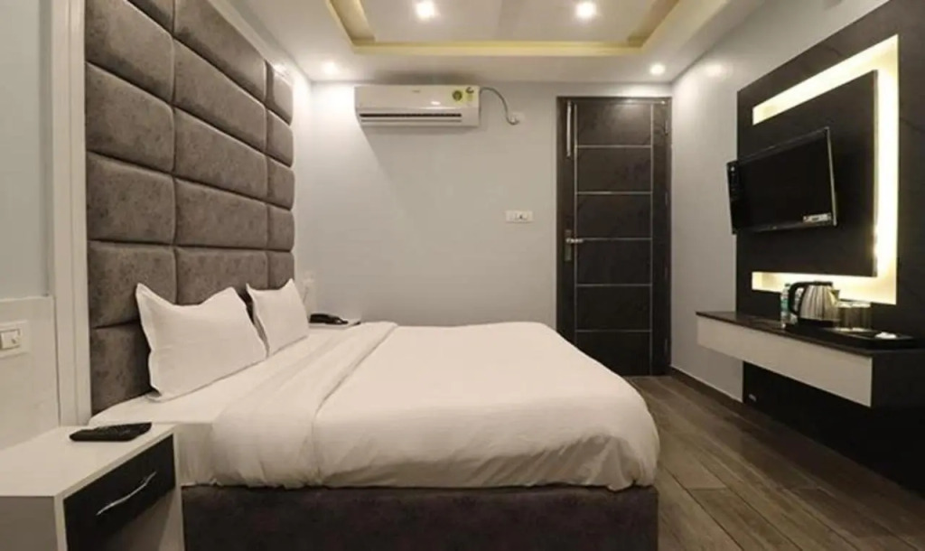 FabHotel Prime AV Royale