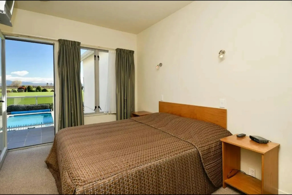 Parkside Motel