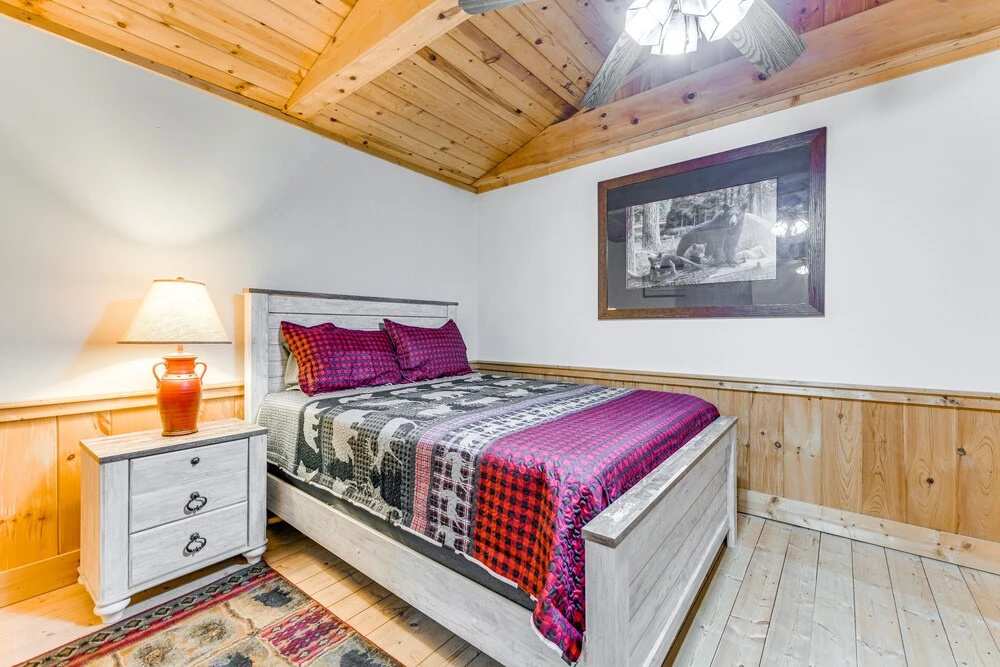 Peaceful Maggie Valley Cabin w/ Mountain Views!