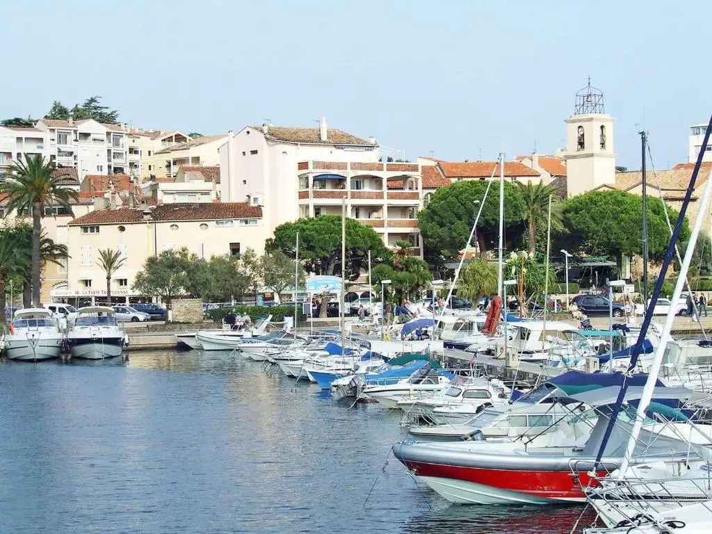 Appartement Sainte-Maxime, 3 pièces, 4 personnes - FR-1-226-476