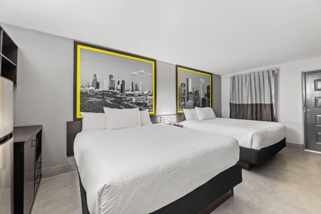 Super 8 by Wyndham Texas City - Galveston Area