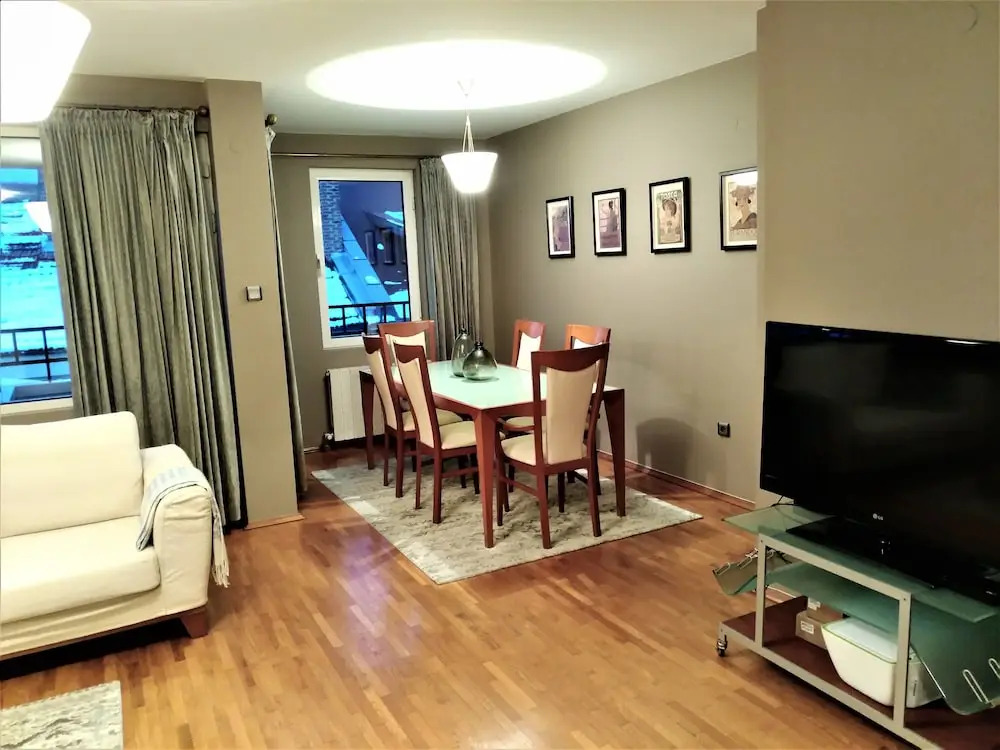 Baratero City Corner II Apartment