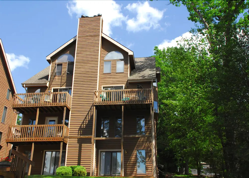Hartwood Village 3 Bedroom Townhome #05