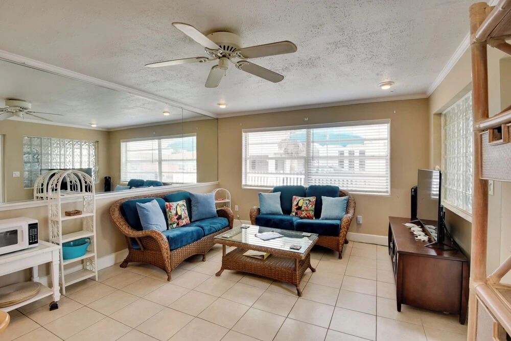 Cozy Ormond Beach Bungalow: Steps to the Sand