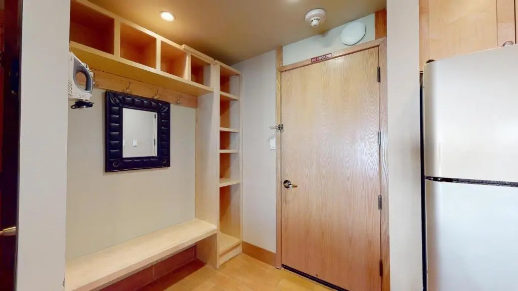 Laurelwood Condominiums Studio Deluxe Unit 103