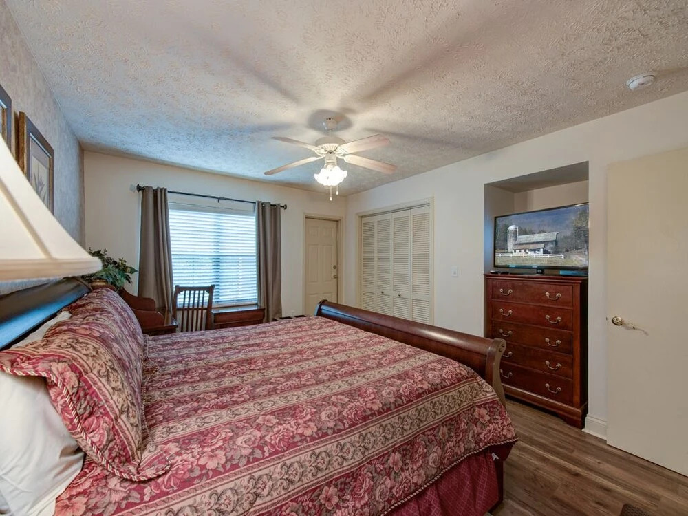 Roaring Romance - Two Bedroom Condo