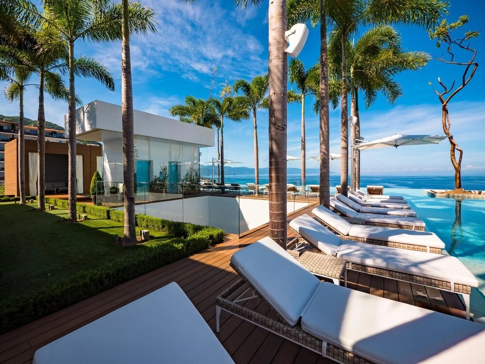 Pier 57 Penthouse 703 Romantic Zone Spectacular Ocean Views