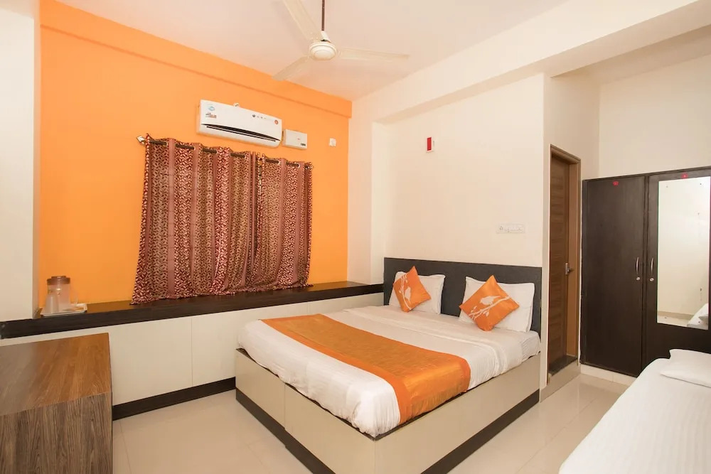 OYO 1848 Hotel Anugriha Rooms