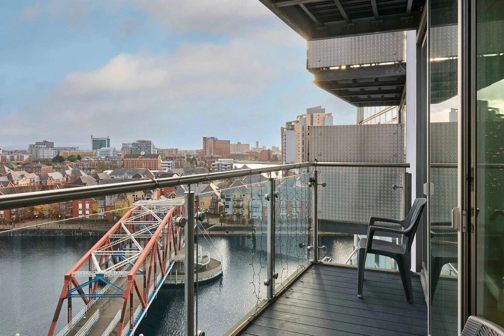 Host Stay - Canal View Apartment