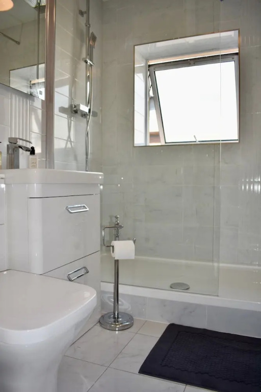2 Bedroom Apartment With Balcony in Central Dublin